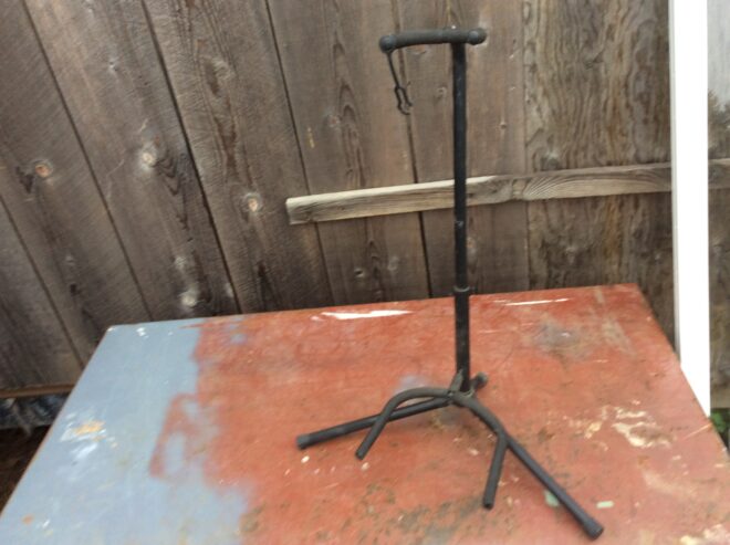 Guitar stand