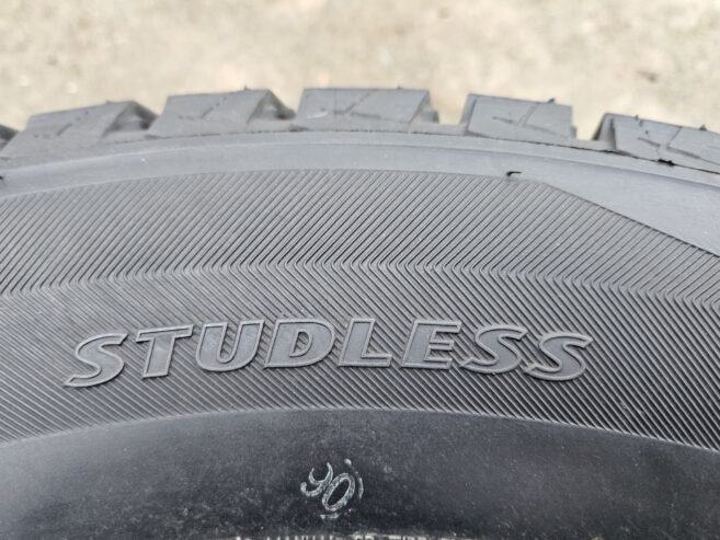 BLIZZAK DM-V2 255/60R19 **Snow Tires**