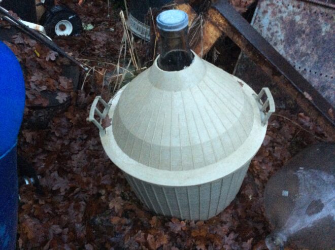 Glass demijohn