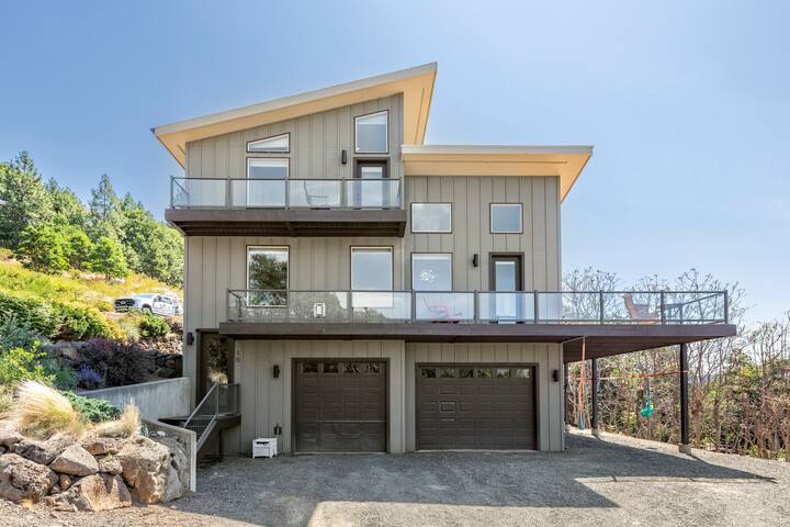 Gorge Modern Rental with great view