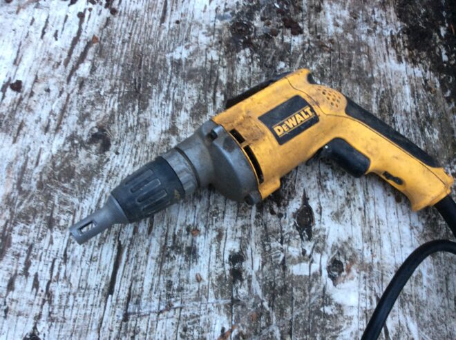 Drywall screw gun