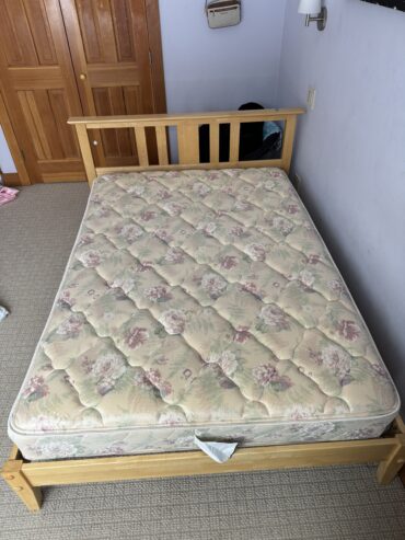 Full Size Wood Bedrame w/mattress