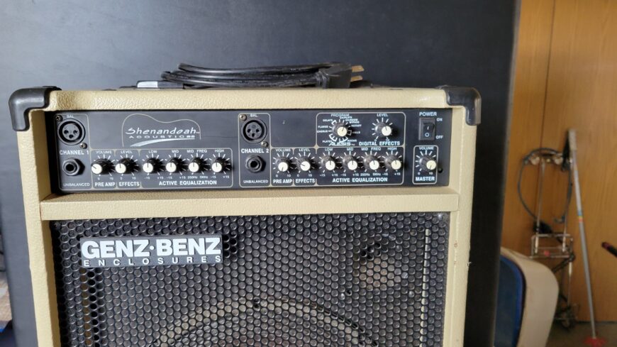 Acoustic guitar amp