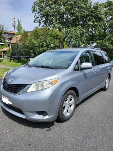 2011 Toyota Sienna LE Minivan