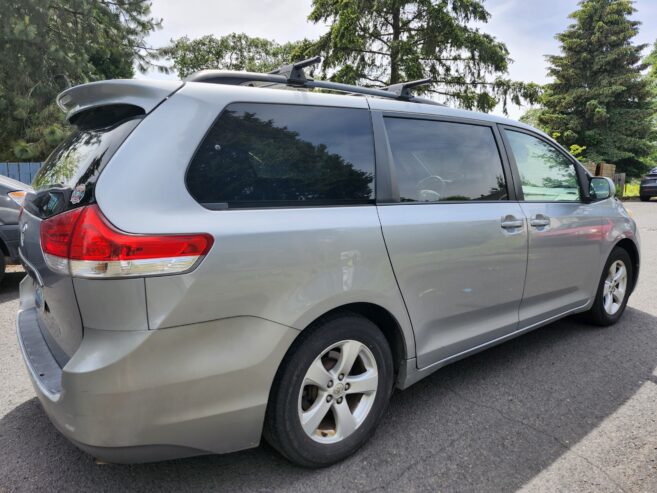 2011 Toyota Sienna LE Minivan