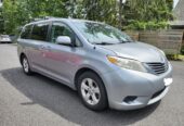 2011 Toyota Sienna LE Minivan