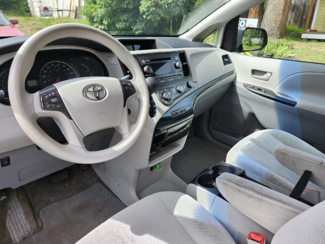 2011 Toyota Sienna LE Minivan