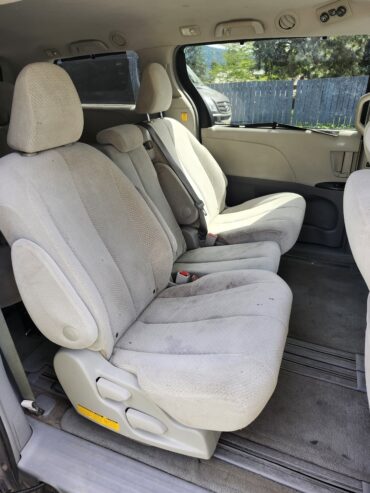 2011 Toyota Sienna LE Minivan