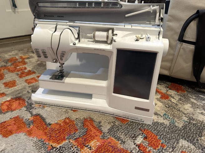 Husqvarna Viking Designer SE sewing/embroidery machine