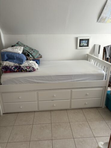 Trundle Bed w/ mattresses