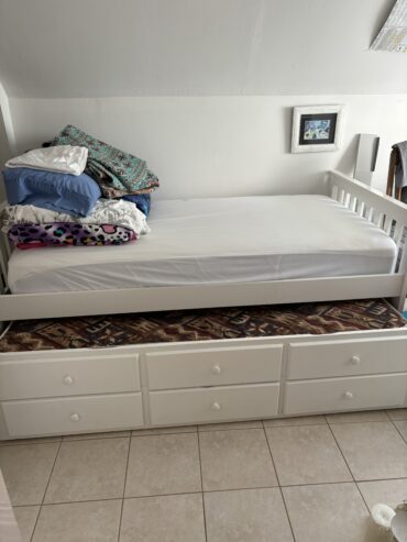 Trundle Bed w/ mattresses