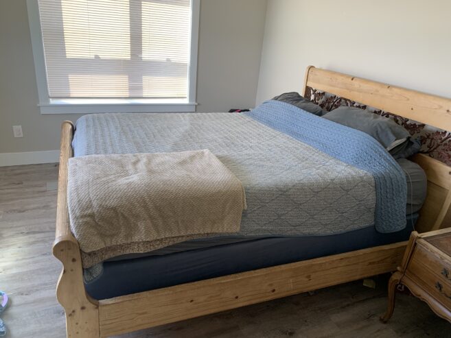 Beautiful wooden queen bed and box spring