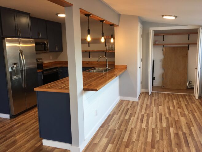 Freshly Remodeled – 2bd/1ba unit in duplex