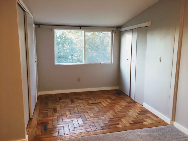 Freshly Remodeled – 2bd/1ba unit in duplex