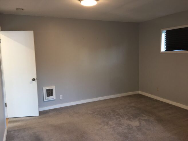 Freshly Remodeled – 2bd/1ba unit in duplex