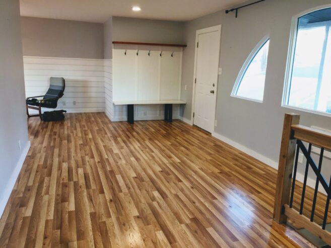 Freshly Remodeled – 2bd/1ba unit in duplex