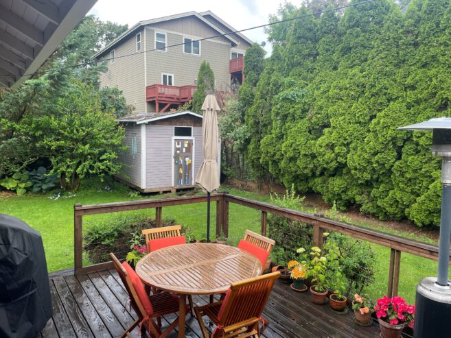 2 Bedroom 1.5 bath house available in Hood River