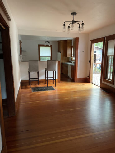 2 Bedroom 1.5 bath house available in Hood River