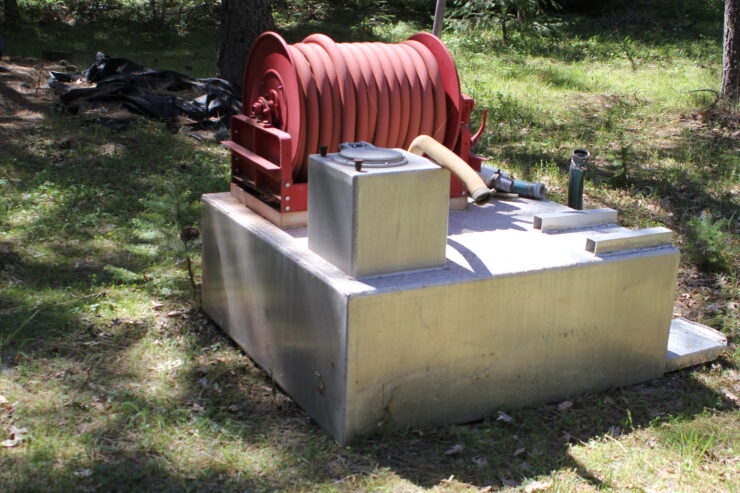 Fire brush rig water tank and hose reel