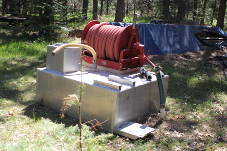 Fire brush rig water tank and hose reel