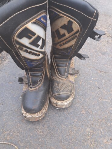 Size 5 kids motocross boots and helmit