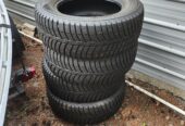 Les schwab 265x60x18 studded snow tire