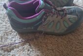 Size 6 merrel shoes