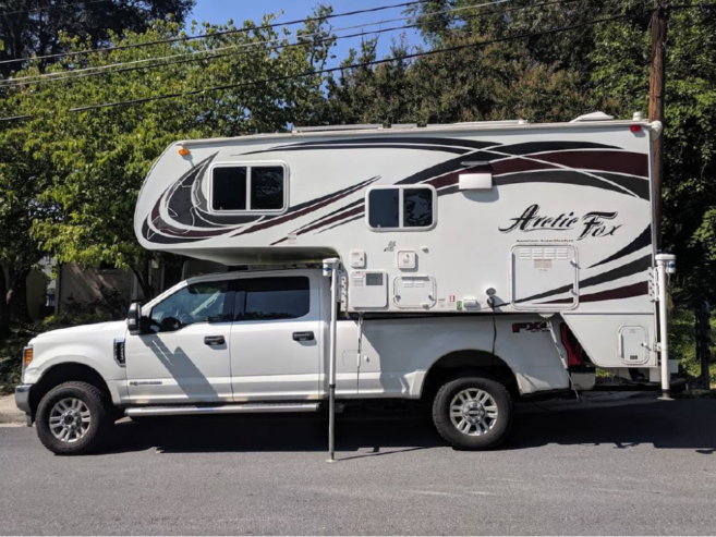 2018 990 Artic Fox Truck Camper