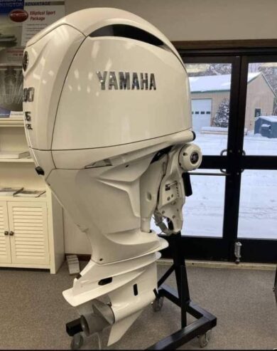 Like New 2023 Yamaha 300hp 4 Stroke Outboard Motor Engine