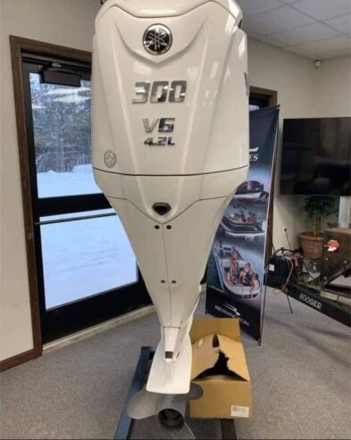 Like New 2023 Yamaha 300hp 4 Stroke Outboard Motor Engine