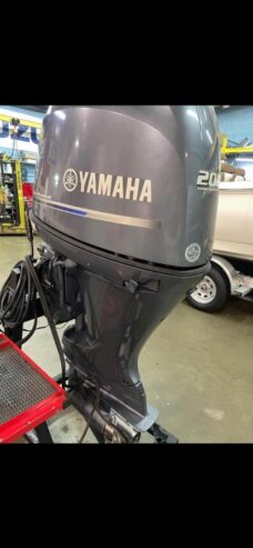 Like New 2022 Yamaha 200hp 4 Stroke Outboard Motor Engine