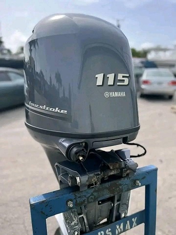 Like New 2022 Yamaha 115hp 4 Stroke Outboard Motor Engine