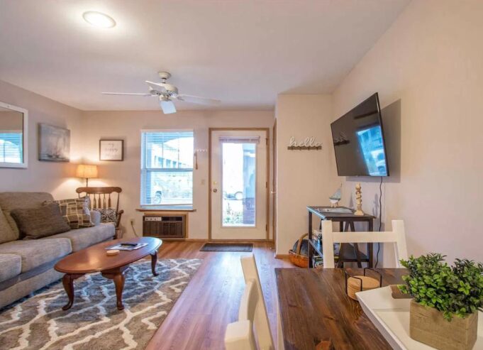 Beautifully upgraded 1-bed, 2-full bath