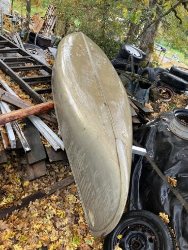 Aluminum canoe