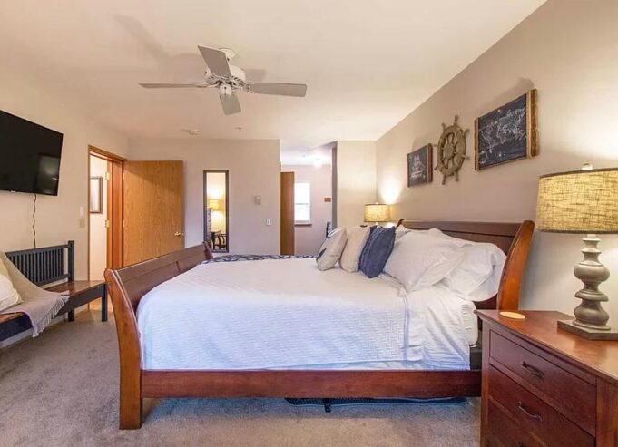 Beautifully upgraded 1-bed, 2-full bath