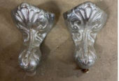 Claw foot cast iron tub