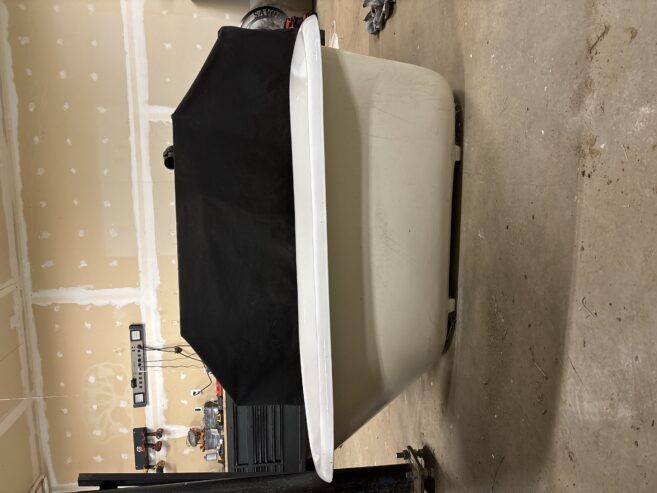 Claw foot cast iron tub