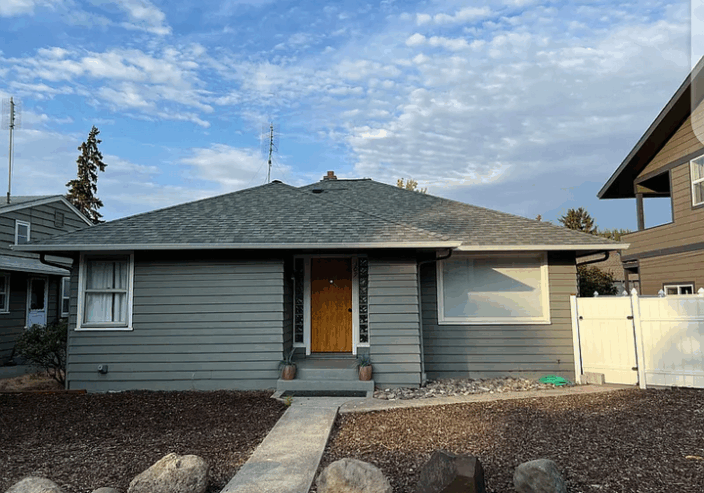 For rent 2bed bungalow in downtown