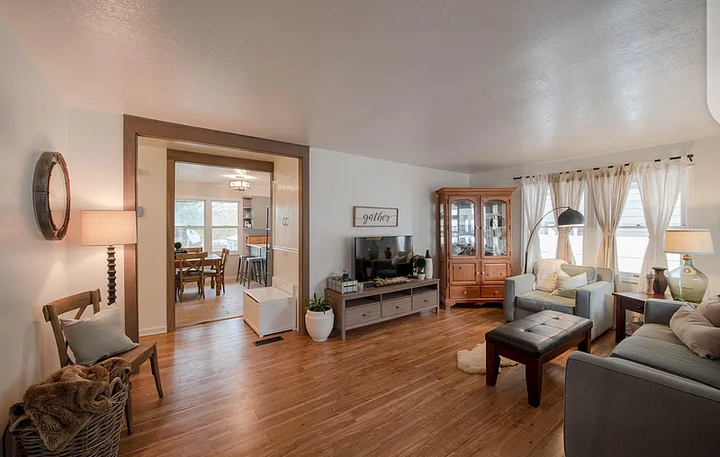 For rent 2bed bungalow in downtown