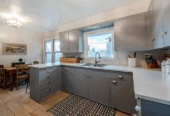For rent 2bed bungalow in downtown
