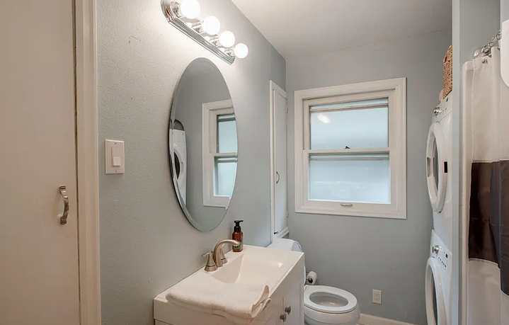 For rent 2bed bungalow in downtown