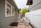 For rent 2bed bungalow in downtown