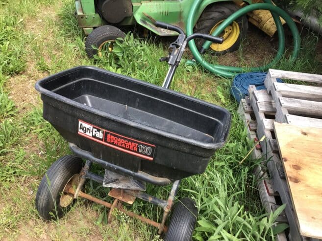 Fertilizer spreader