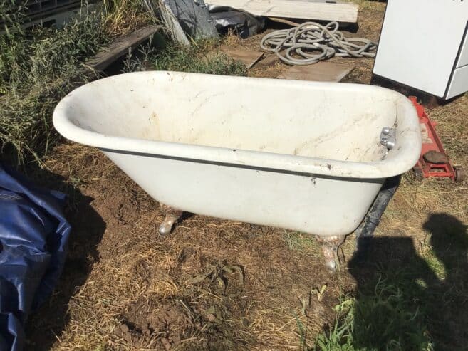 Claw foot tub