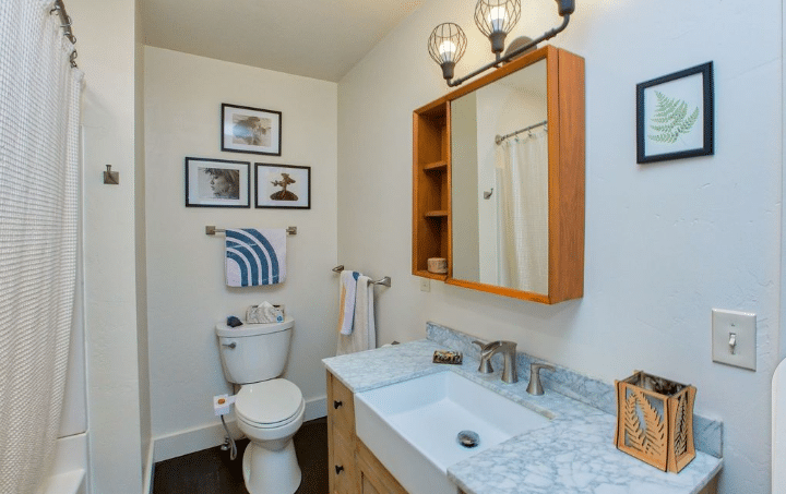 1 Bed, 1 Bath Recent upgrades