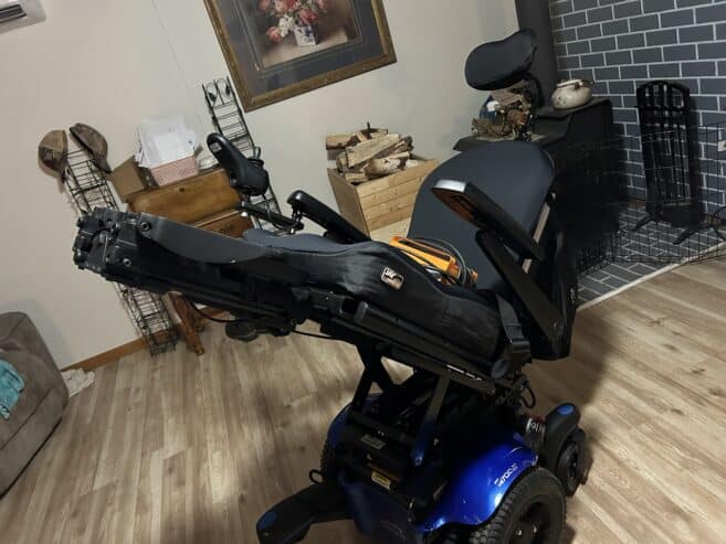 Electric wheelchair