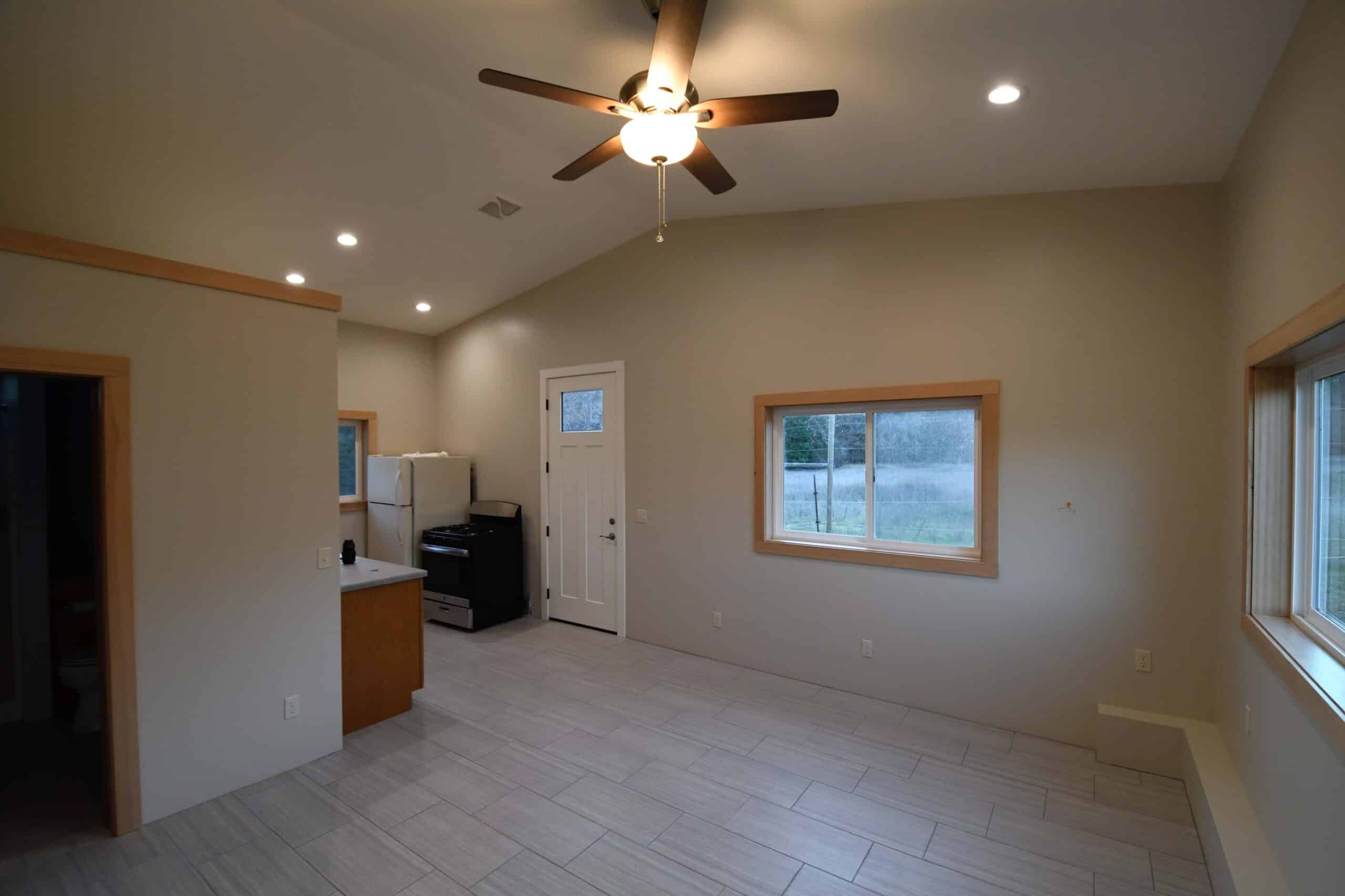 White Salmon River front Studio with Mount Adams view