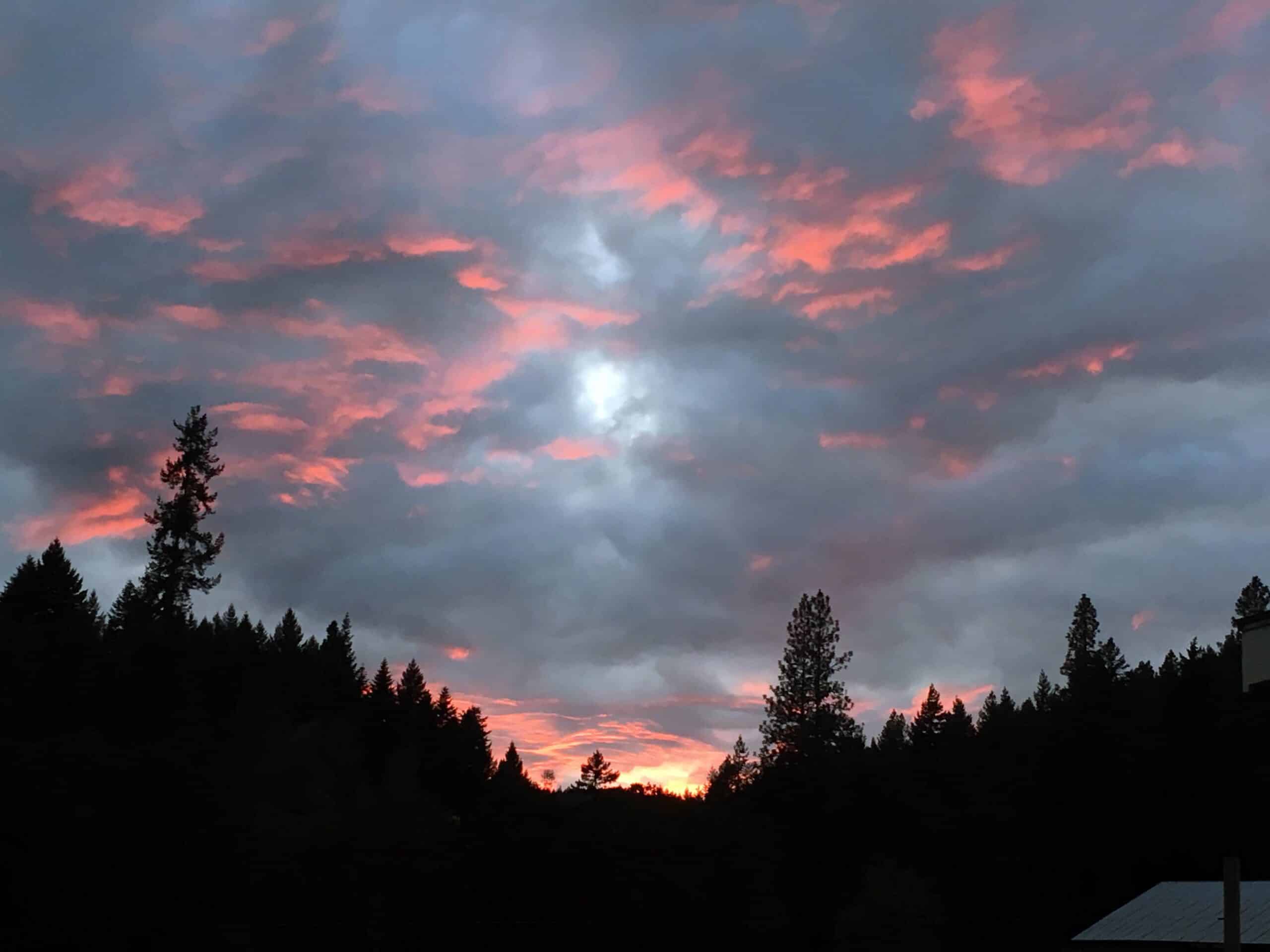 White Salmon River front Studio with Mount Adams view