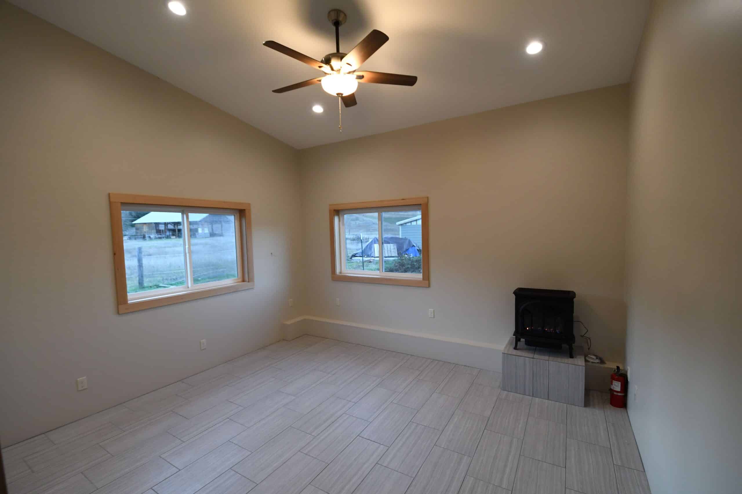 White Salmon River front Studio with Mount Adams view