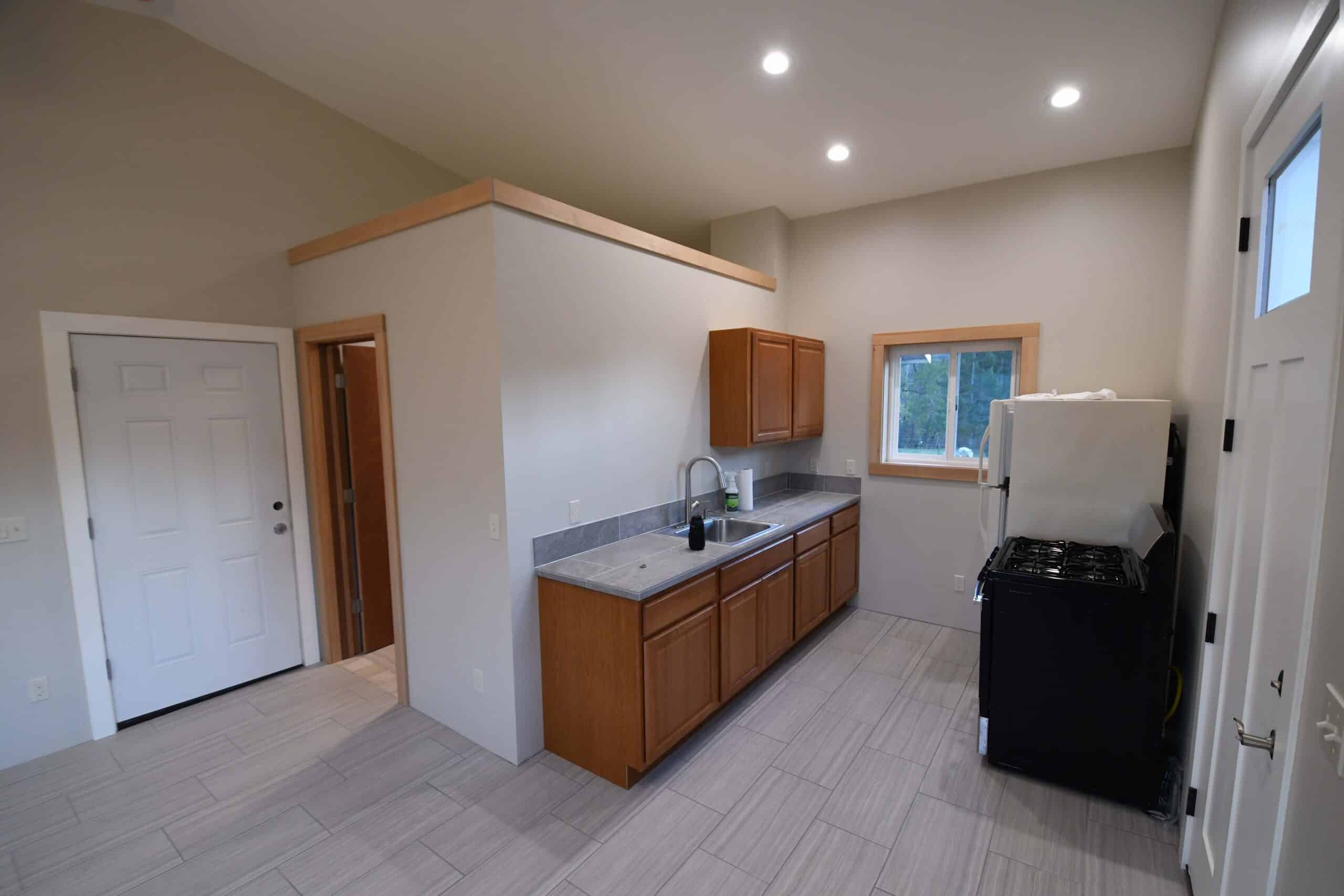 White Salmon River front Studio with Mount Adams view